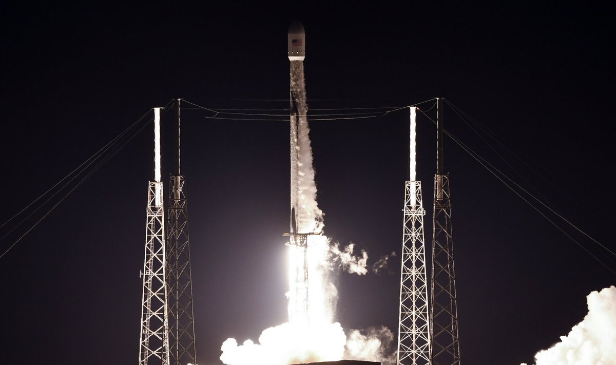 SpaceX Falcon 9 rakett õhku tõusmas