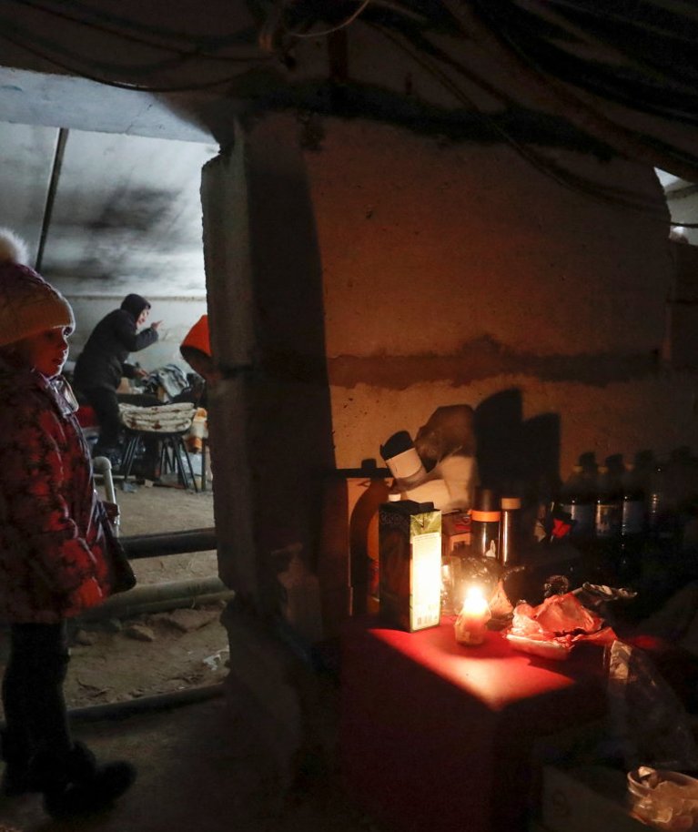 РАДИ СПАСЕНИЯ ЖИЗНИ: Бомбоубежище в украинском Мариуполе, который больше остальных городов пострадал во время войны.