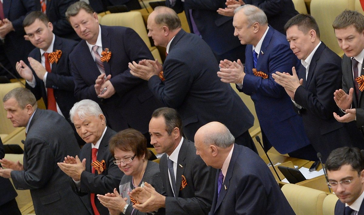 Депутаты Госдумы смеются