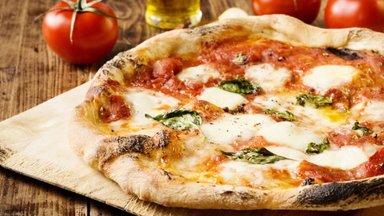 RETSEPT | Valmista ise imemaitsev itaaliapärane krõbe pitsa