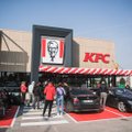 FOTOD | Vajaliku loa puudumise tõttu viibis Tartu esimese KFC avamine