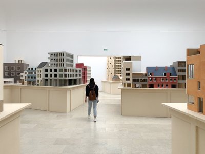 Belgia ekspositsioon näitab, kuidas linnaruumis harmooniliselt erinevast ajastust ja stiilist maju ühendada.