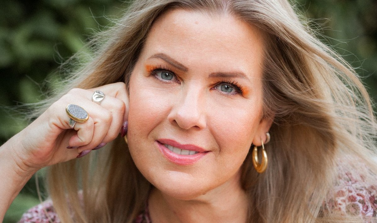 Kristi Luik on USAs elav kolumnist, kelle sulest on Eestis ilmunud raamat “Veidrike printsess”. Tema lapsed on kooliealiseks sirgunud ja Kristi mõtteis mõlgub plaan koos perega vähemalt aastaks Eestisse kolida – tema süda on just siin.
