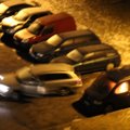 FOTOD: Mustamäel põles pereauto, politsei ei välista süütamist