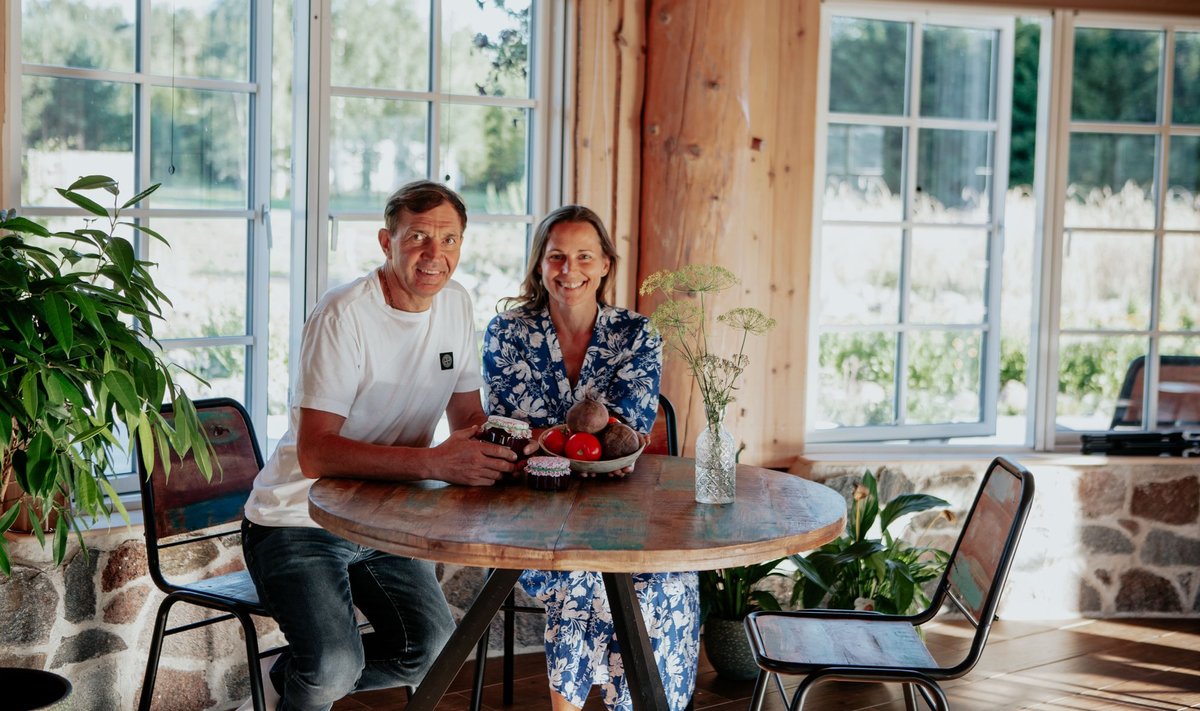 Urmas Sõõrumaa koos Eedeni aia kohviku perenaise Anu Marie Saarega.