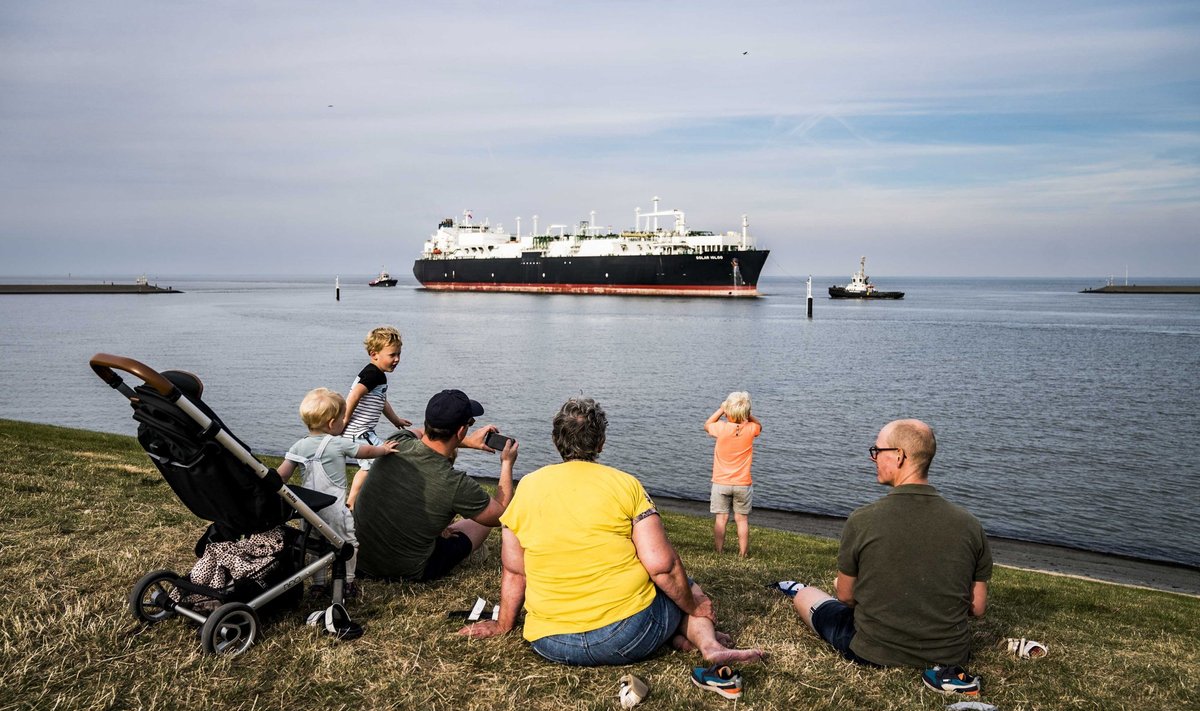 Ujuvterminal Golar Igloo saabus Eemshavenisse 4. septembril. Nüüdseks on selle abil tehtud ka esimesed gaasitarned.