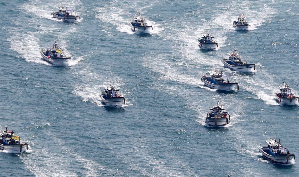 Jaapani plaan tõi kaasa sellevastased protestid mitmes riigis. Pildil merel toimunud meeleavaldused 30. aprillil, kus osalesid Lõuna-Korea kalurid. (foto: EPA / Scanpix)