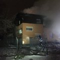 FOTOD | Hüürus põles kahekorruseline korterelamu