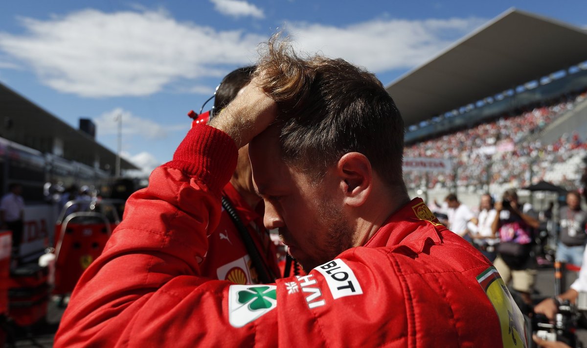 Ferrari sõitjal Sebastian Vettelil oli põhjust peast kinni hoida.