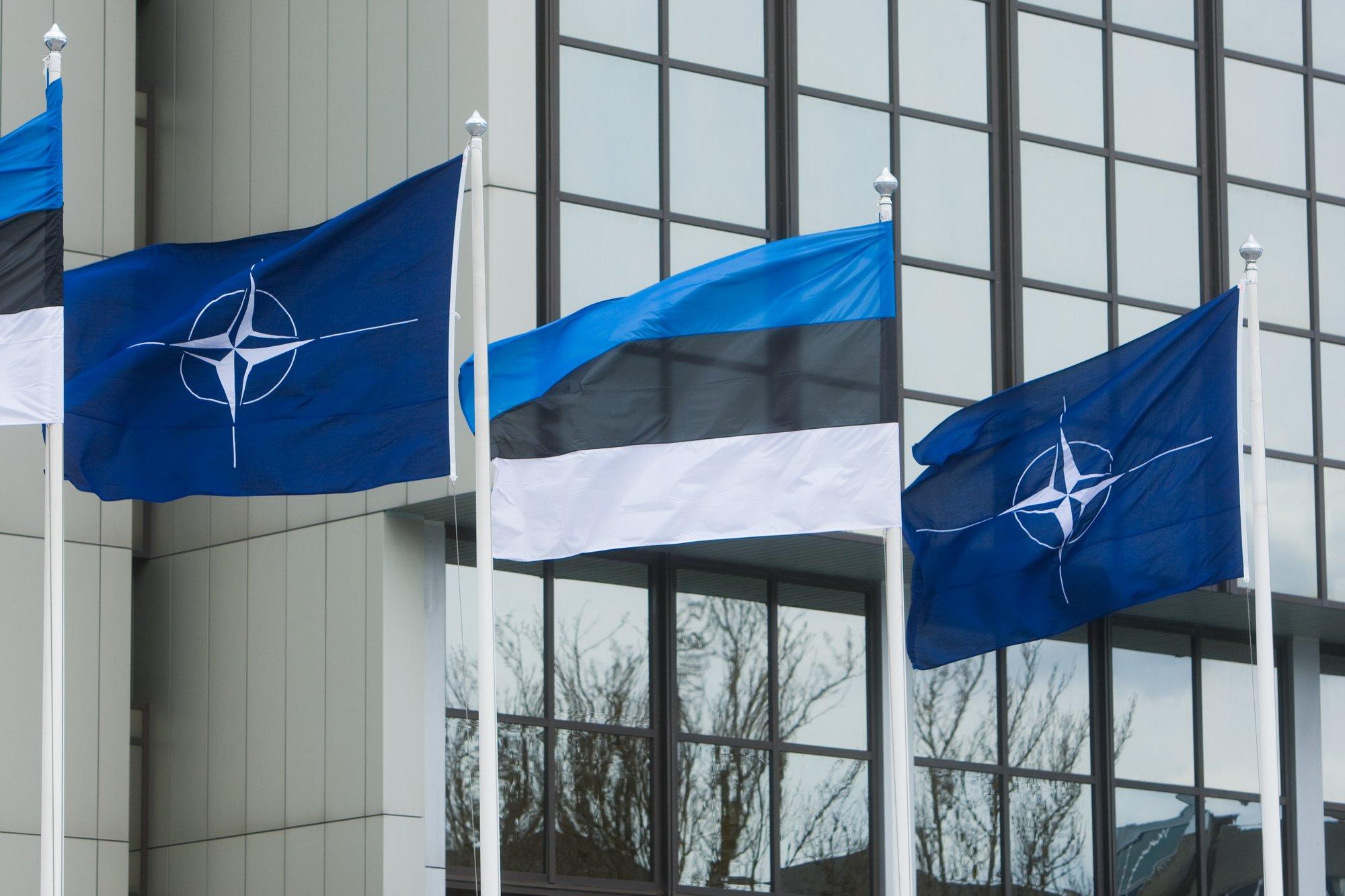 Нато латвия эстония. Военный комитет НАТО. Латвия Литва Эстония в НАТО. Эстония + NATO флаг. НАТО В Прибалтике.