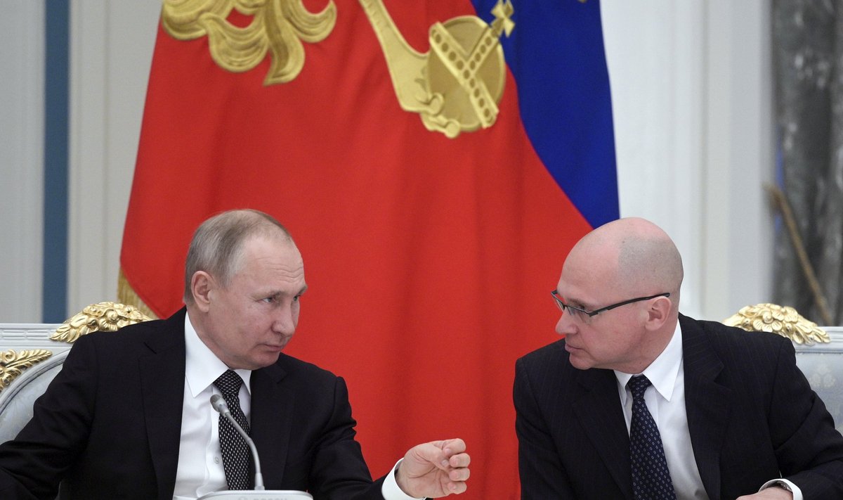 Venemaa president Vladimir Putin (vasakul) koos Sergei Kirijenkoga.