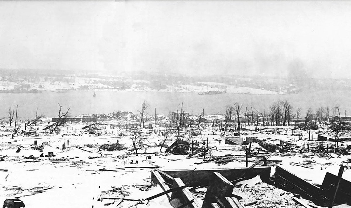 Pilbasteks purunenud Halifax kaks päeva pärast õnnetust.