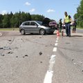 Traagiline päev liikluses: Saaremaal hukkus teelt välja sõitnud autojuht, Tallinnas sai kahe auto kokkupõrkes viga 4-aastane poiss