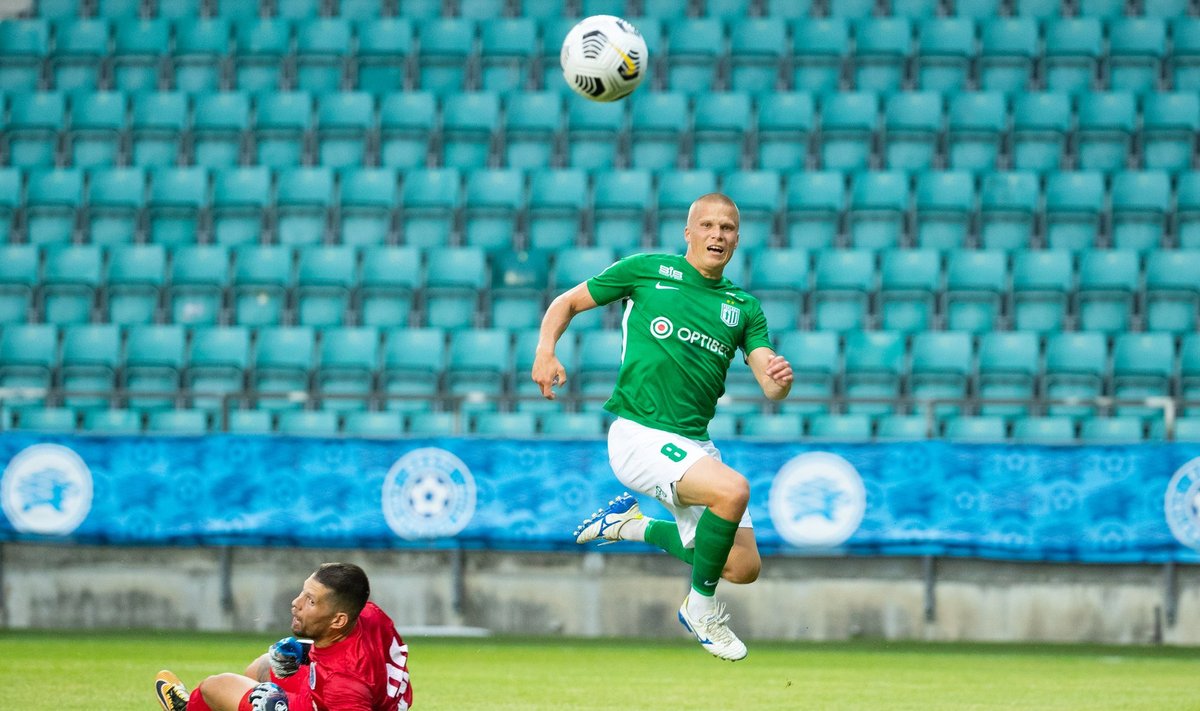 Henrik Ojamaa naaseb Varssavi Legia kodustaadionile.