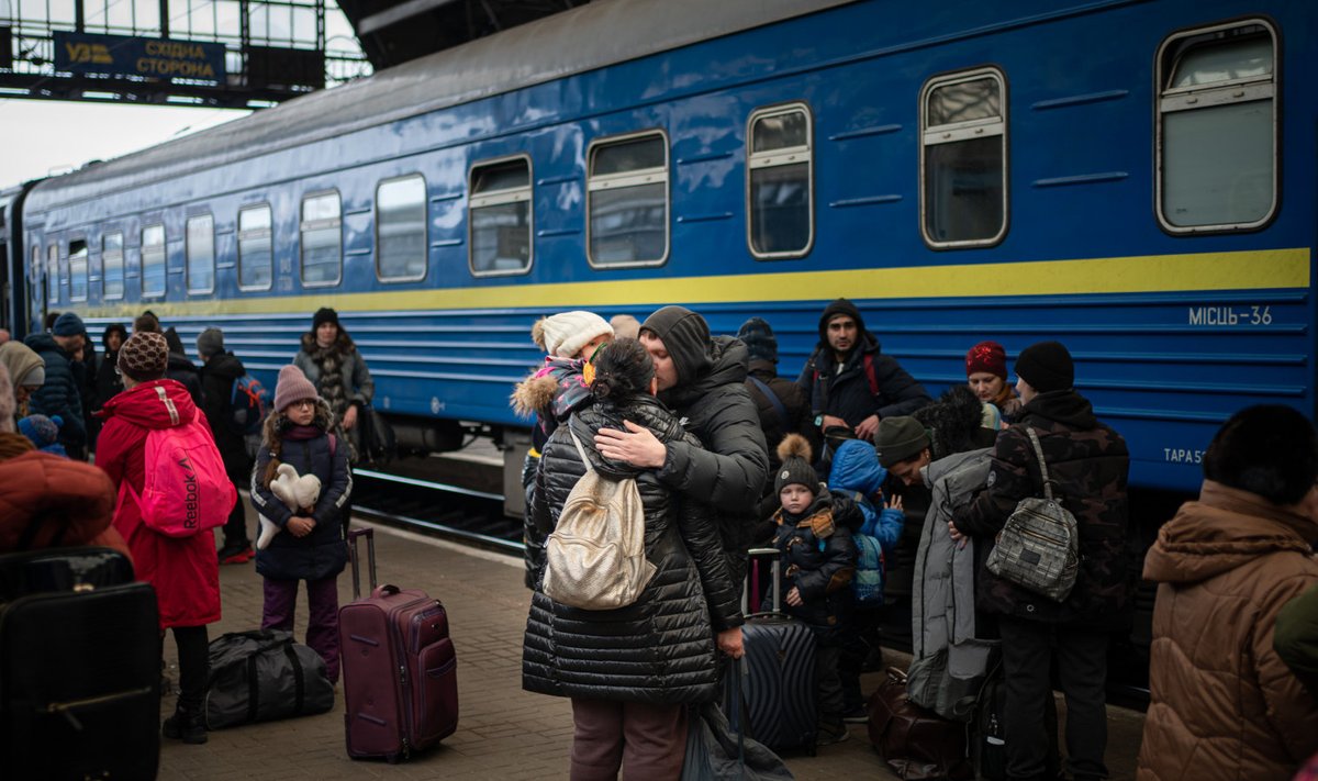 Жители Украины покидают родные города