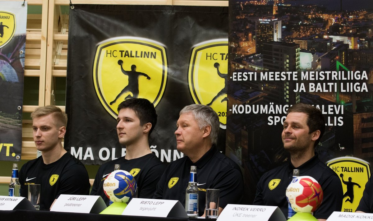 Risto Lepp (paremalt esimene) ja Jüri Lepp HC Tallinna pressikonverentsil.