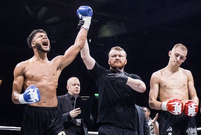 Maikel Astur (paremal) ja Chico Kwasi pärast 2019. aasta The League'i kohtumist.