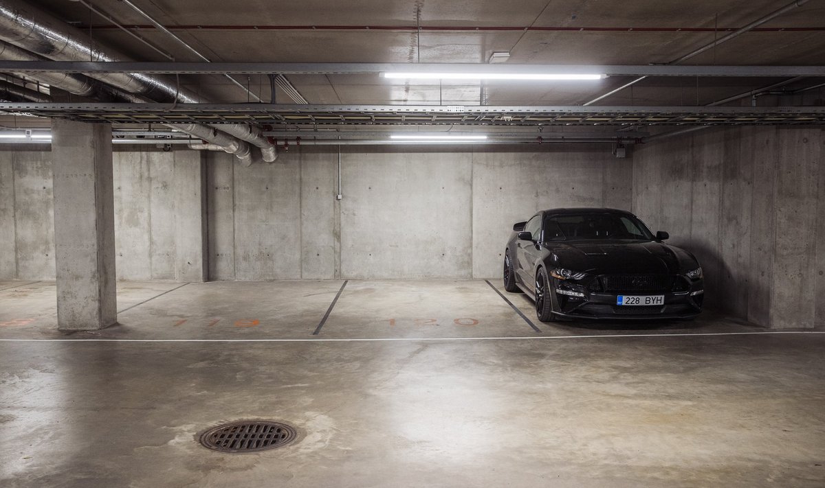 Kesklinna uute kortermajade autoparklad on valdavalt pooltühjad, rääkis Metro Capitali tegevjuht Ain Kivisaar.