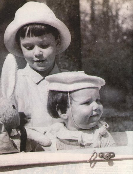 “NENNA” JA “NINNI”: Ehk Lennart (6) ja Hindrek (1,5), nagu neid kodus ­kutsuti. Foto tegi 1935 Berliinis Tier­­­­gartenis poiste isa Georg Meri.&nbsp;