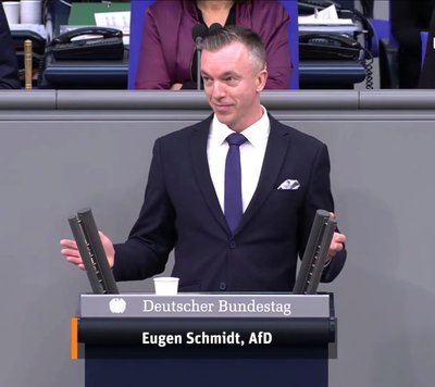 Депутат парламента от партии «АдГ» Евгений Шмидт выступает в Бундестаге