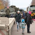 FOTOD | Isadepäeva puhul toimus lauluväljakul militaarne perepäev