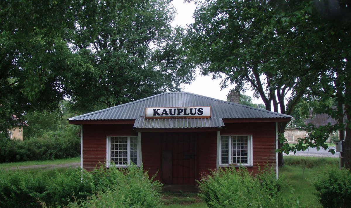 Mahajäetud külapood Udrikus