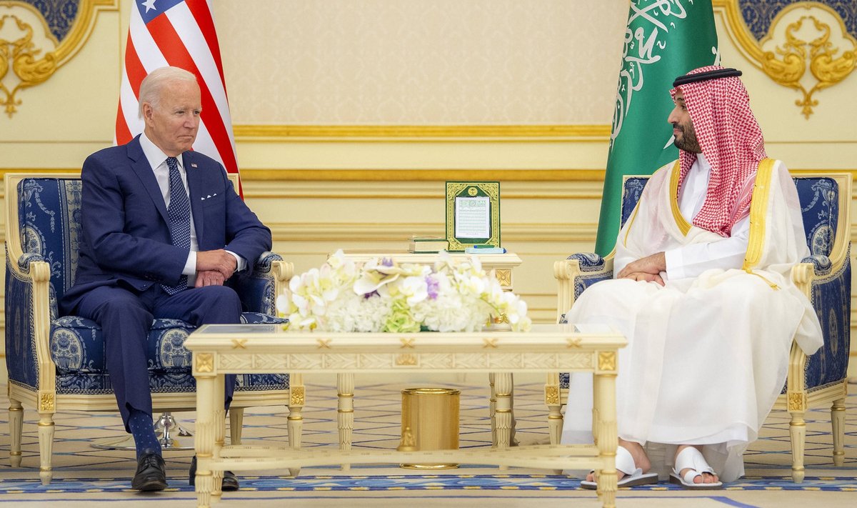 Joe Biden (vasakul) Mohammed bin Salmaniga juulis kohtumisel Saudi Araabias.