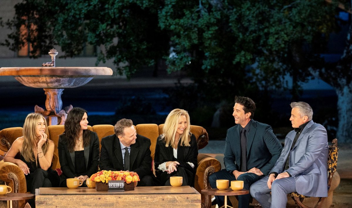 "Sõprade" kokkutulek. Jennifer Aniston (vasakul) ja David Schwimmer (paremalt teine).