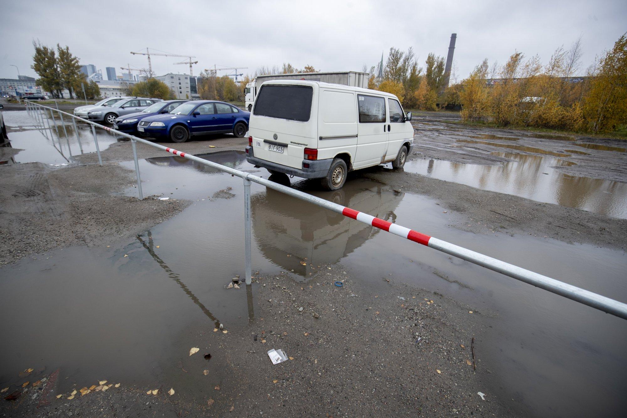 FOTOD | Kummaline parkla Tallinna kesklinnas, kuhu linn veab ka üleliigse  lume. Kas seal tehtud parkimistrahvid on seaduslikud? - Ärileht