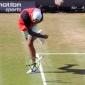 VIDEO | Nick Kyrgios omas mahlas: tenniseäss võitis maailma kuuendat reketit ja kinkis fännile puruks pekstud reketi