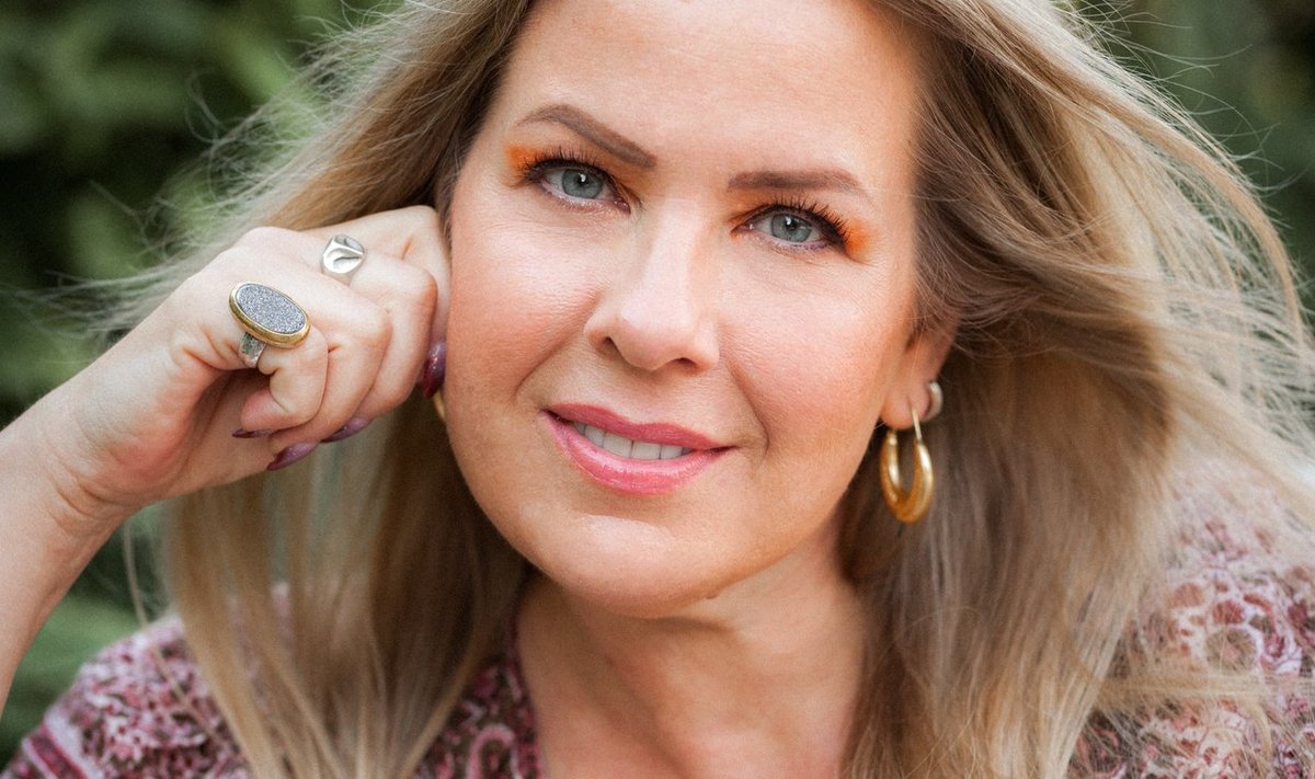 Kristi Luik on USAs elav kolumnist, kelle sulest on Eestis ilmunud raamat “Veidrike printsess”. Tema lapsed on kooliealiseks sirgunud ja Kristi mõtteis mõlgub plaan koos perega vähemalt aastaks Eestisse kolida – tema süda on just siin.