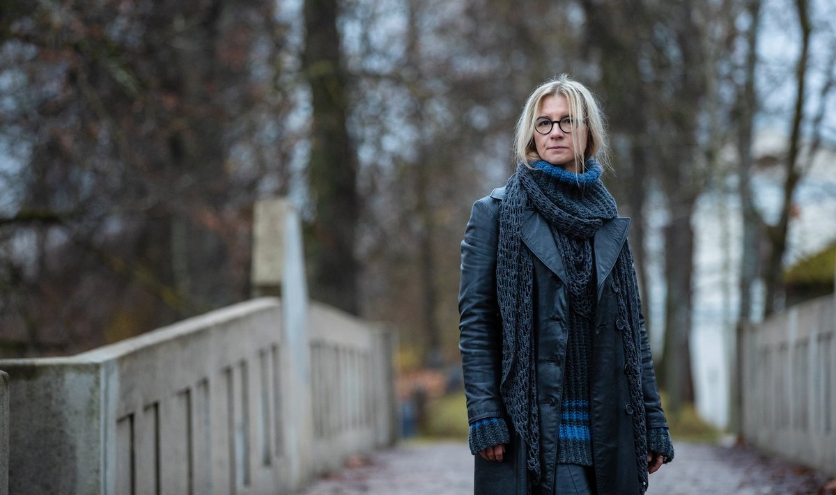 Lilli Luuk näitab lugusid ka teisejärgulise positsiooniga inimeste silme läbi. Nende inimeste kaudu, kel ei ole võimu ja kelle pilku peetakse ühiskonnas vähem oluliseks.