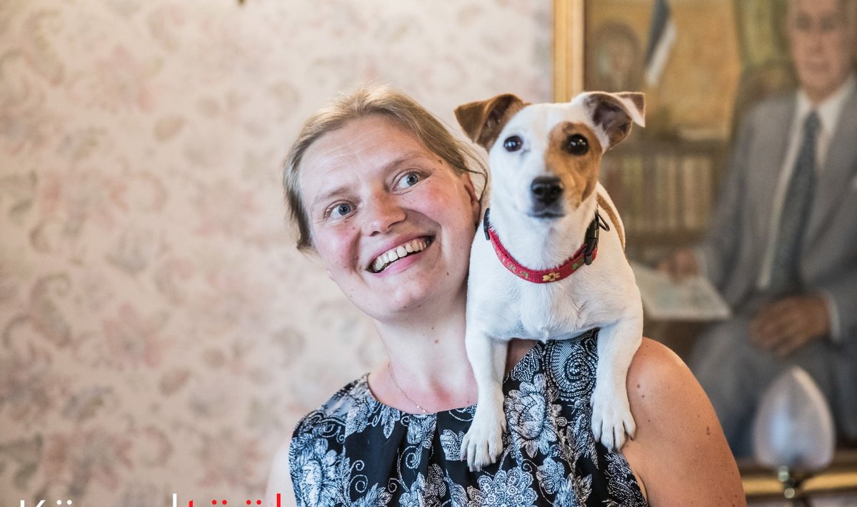 Jack Russelli terjer Laura on kirjandusmuuseumi maskott.