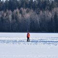 Со вторника разрешен пеший выход на лед Теплого и Псковского озер