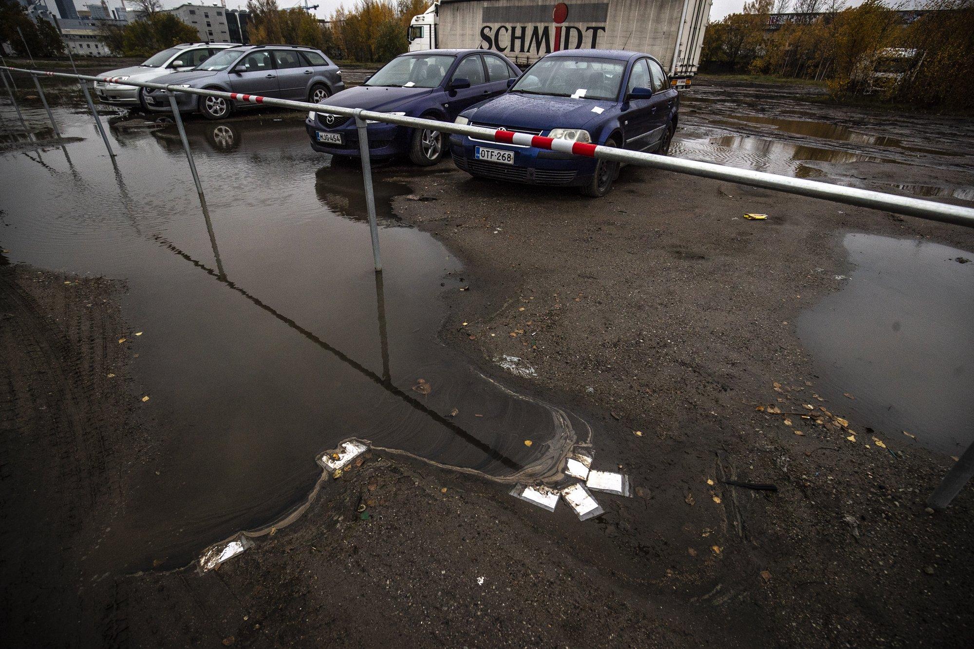 FOTOD | Kummaline parkla Tallinna kesklinnas, kuhu linn veab ka üleliigse  lume. Kas seal tehtud parkimistrahvid on seaduslikud? - Ärileht