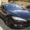 Tesla sunnib autoostjaid probleemidest vaikima