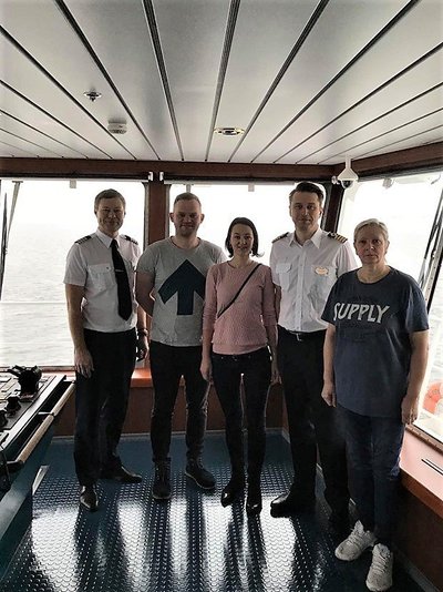 Kapten kutsus spontaanselt vormunud sünnitusmeeskonna tänuavaldusele.
