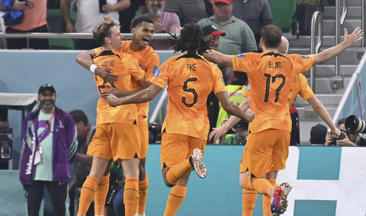 Hollandlased võitsid Senegali 2 : 0