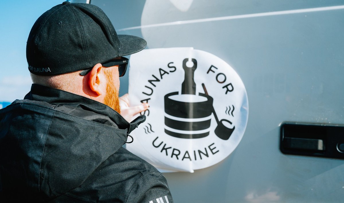 Sauna ja pesumaja kopleksi transportivad autod said peale vastavad kleebised