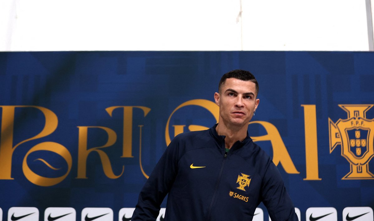 Cristiano Ronaldo astus Kataris ootamatult ajakirjanike ette.