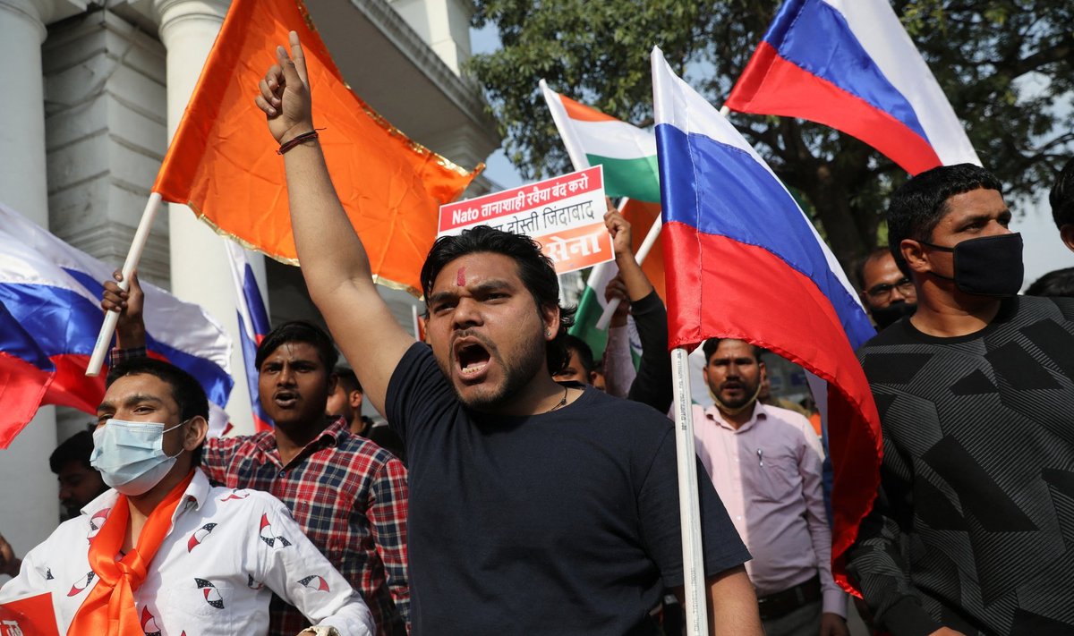 Nii Indias kui Hiinas peab valdav osa elanikest Venemaad liitlaseks. Pildil hindu paremäärmuslaste meeleavaldus New Delhis Venemaa sõja toetuseks.