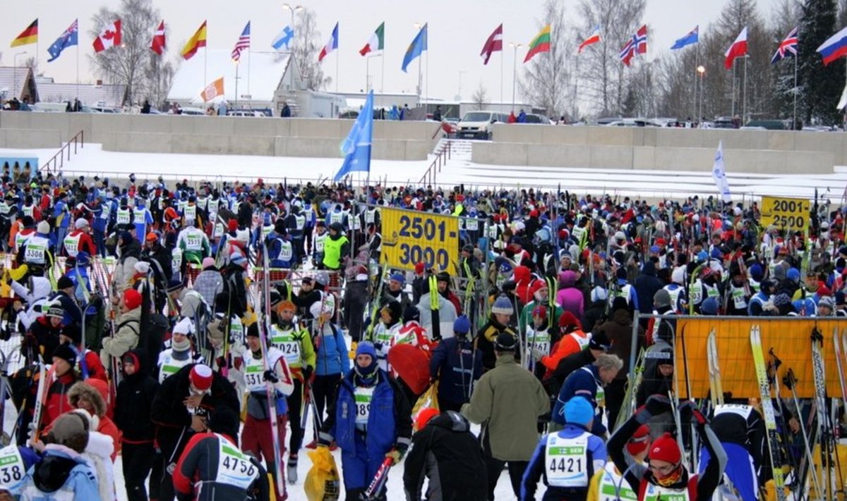 Tartu maratonist osavõtjad - külm ei ole küll põhjus ürituse ärajätmiseks -  Delfi Sport