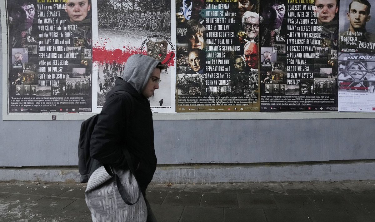 Poola valitsus lasi 2022. aasta detsembris panna Varssavi tänavatele plakatid, mis rõhutavad sõjakahjude maksmise olulisust.