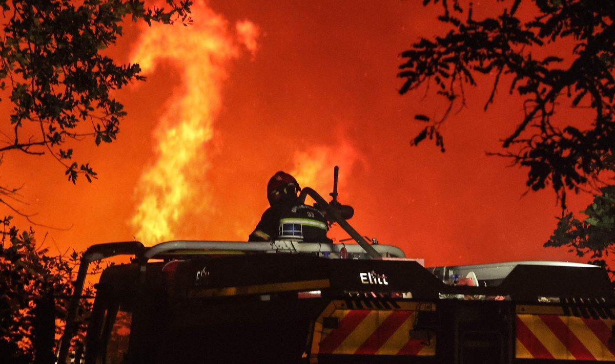 Tuletõrjujad püüavad olukorda Prantsusmaal kontrolli alla saada nii päeval kui ka ööl töötades.