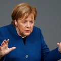 Крамп-Карренбауэр хочет видеть Меркель канцлером до 2021 года