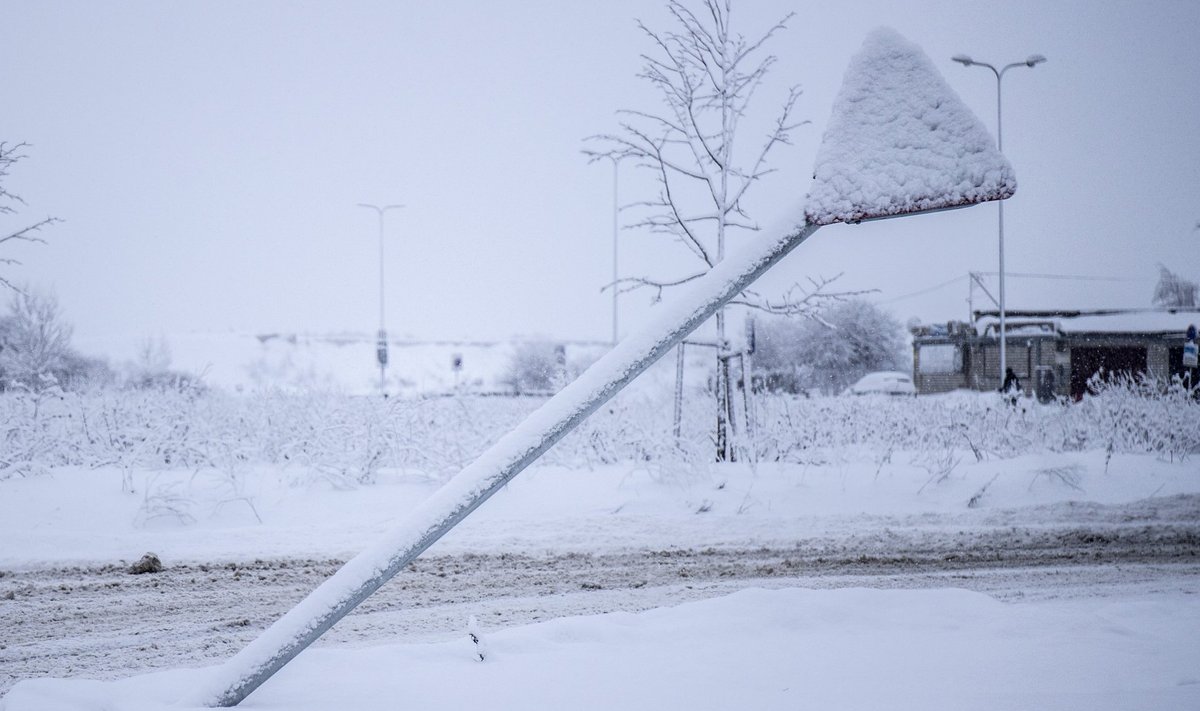 Suuremale osale Eestist on käesolev talv olnud lumerohke ning teeolud üsna rasked.