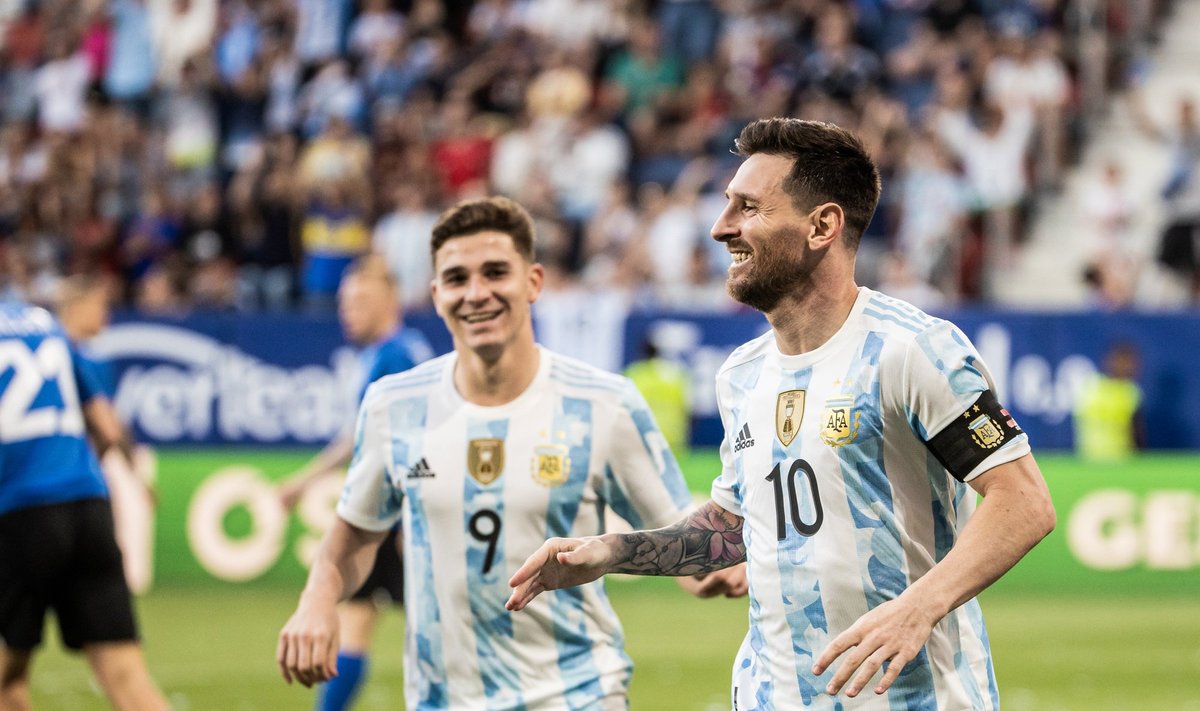 Julián Álvarez (vasakul) ja pühapäeva õhtu suurim staar Lionel Messi