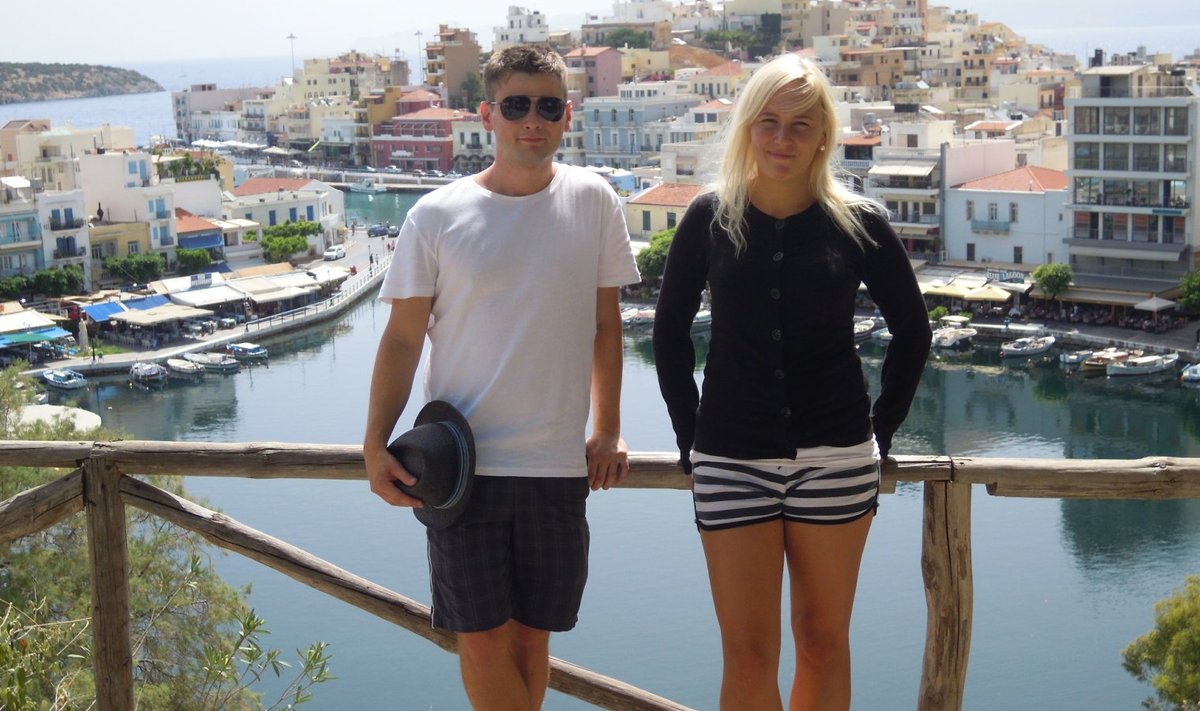 Ärasõidueelne reis Kreetal, et külastada linnu, mis õpingute ajal külastamata jäid. Pildil hea sõbraga Agios Nikolaoses, mis on Signe üks lemmiklinn Kreetal