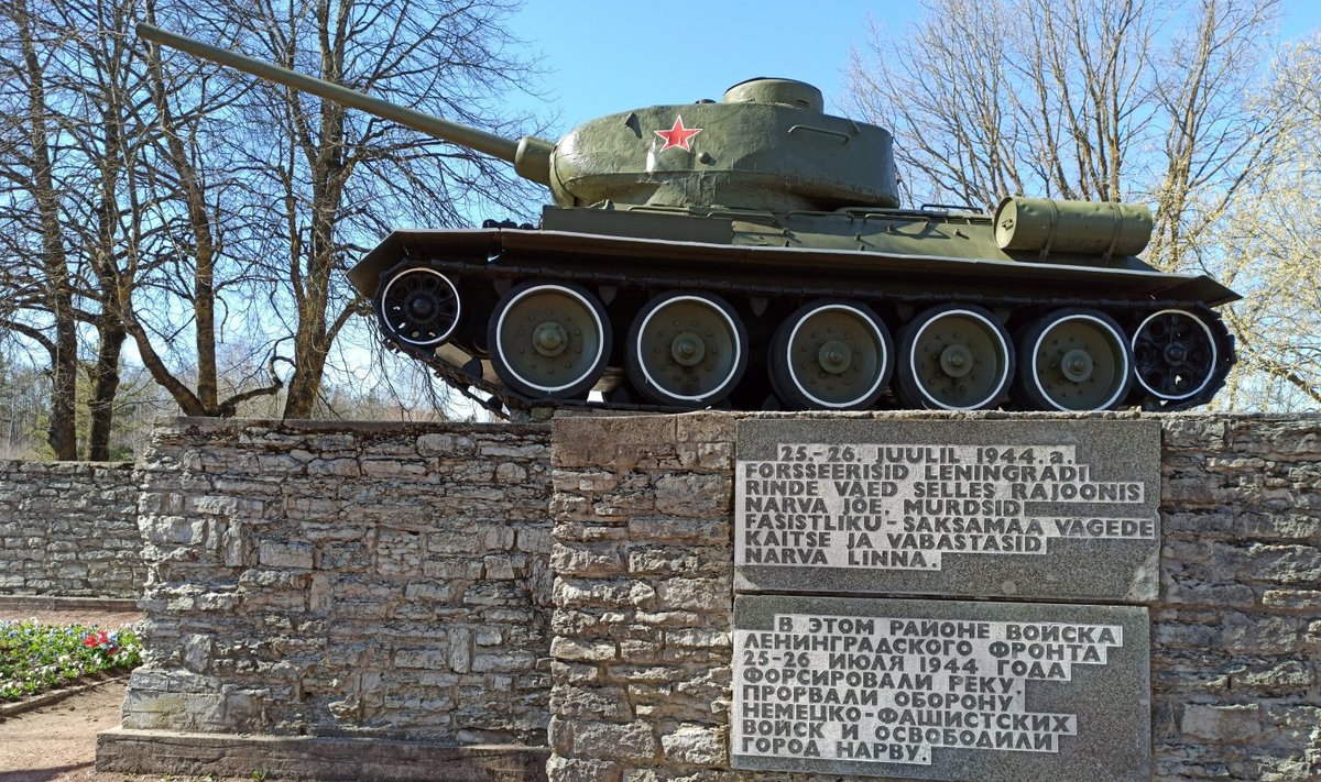 Памятник Второй мировой рядом с Нарвой