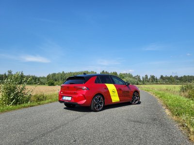 Opel Astra pistikhübriid